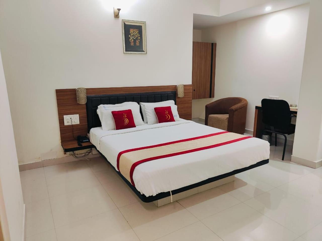 Hotel Grand Bee Bangalore Luaran gambar