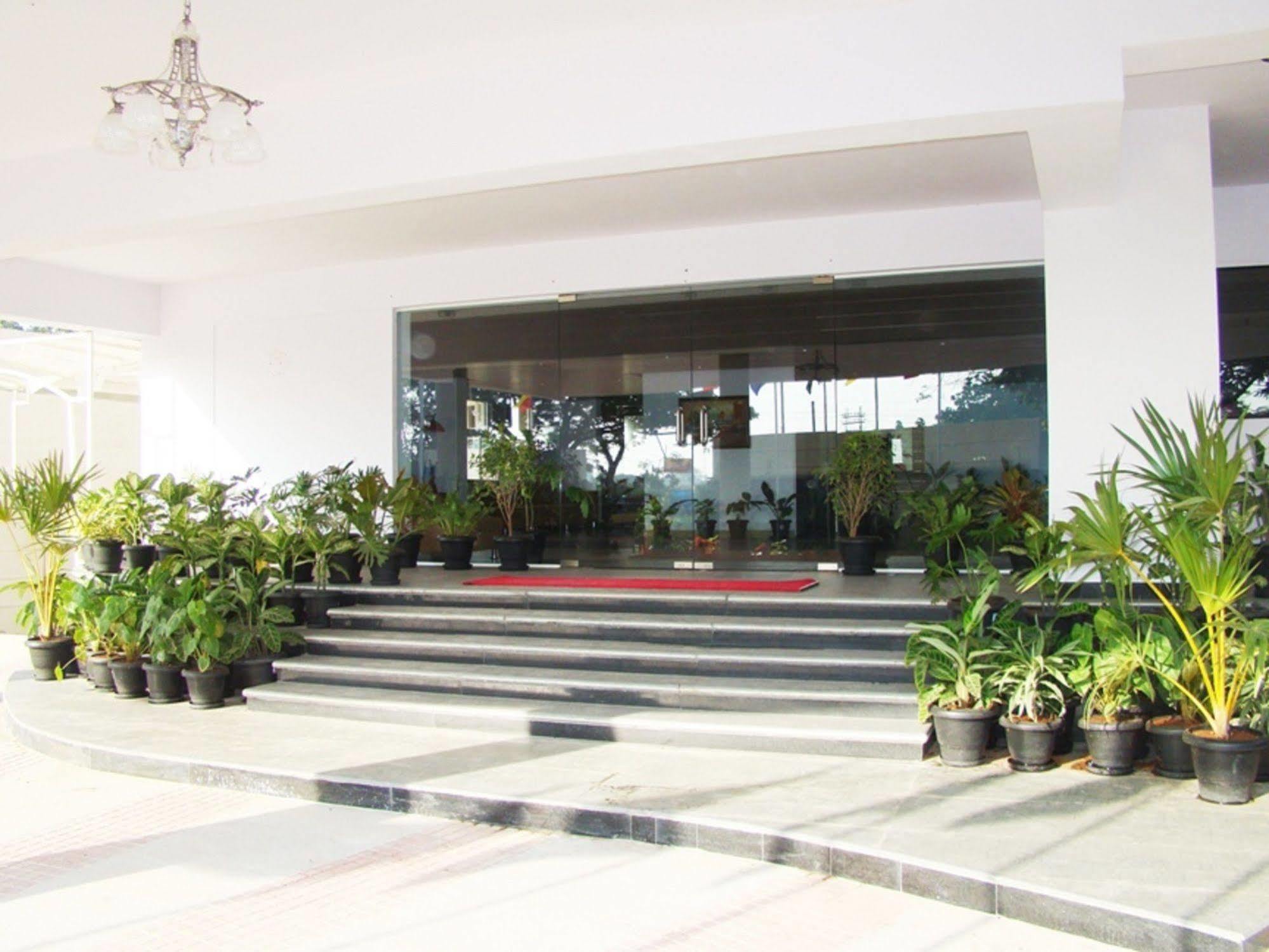 Hotel Grand Bee Bangalore Luaran gambar